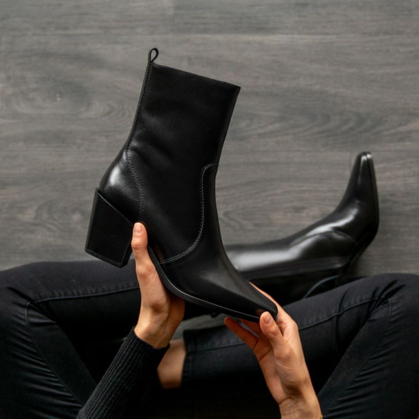 chaussures FX48NR429 femmes noir Thursday Boots soho zip